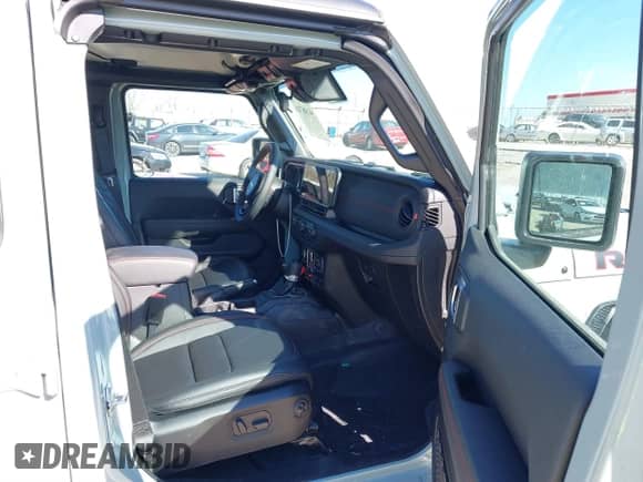 2024 Jeep Wrangler Rubicon z VIN 1C4PJXFG5RW268447, wystawiony jako IAAI lot #41887497 z przebiegiem 3 005 mil mil oraz . Historia ofert i sprzedaży dostępna na DreamBid. Obrazek 5.