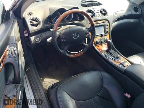 2003 Mercedes-Benz SL 500 z VIN WDBSK75F33F029923, wystawiony jako Copart lot #68968815 z przebiegiem 130 249 mil mil oraz Czysty tytuł • Clean title. Historia ofert i sprzedaży dostępna na DreamBid. Obrazek 8.