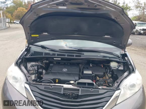 2012 Toyota Sienna LE AAS z VIN 5TDKK3DC8CS271513, wystawiony jako IAAI lot #43429254 z przebiegiem 259 457 mil mil oraz . Historia ofert i sprzedaży dostępna na DreamBid. Obrazek 10.