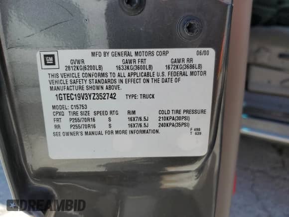 2000 GMC Sierra 1500 SLE with VIN 1GTEC19V3YZ352742, listed as a Copart auction lot 57746955 with 194,947 mi miles and Salvage title. Bid and sale history available at DreamBid. Image 12.