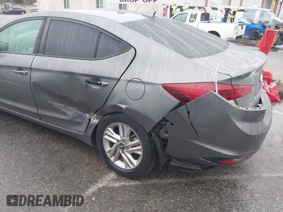 2019 Hyundai Elantra Value Edition z VIN 5NPD84LF0KH428500, wystawiony jako IAAI lot #41522735 z przebiegiem 39 390 mil mil oraz . Historia ofert i sprzedaży dostępna na DreamBid. Obrazek 17.