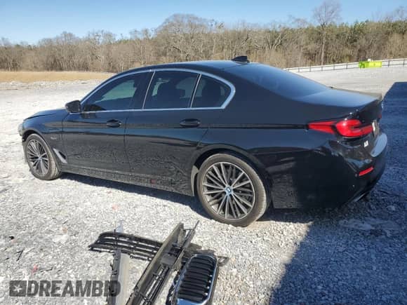 2023 BMW 5 Series 530e z VIN WBA13AG04PCL87228, wystawiony jako Copart lot #48057315 z przebiegiem 50 087 mil mil oraz Szkoda całkowita • Salvage title. Historia ofert i sprzedaży dostępna na DreamBid. Obrazek 2.
