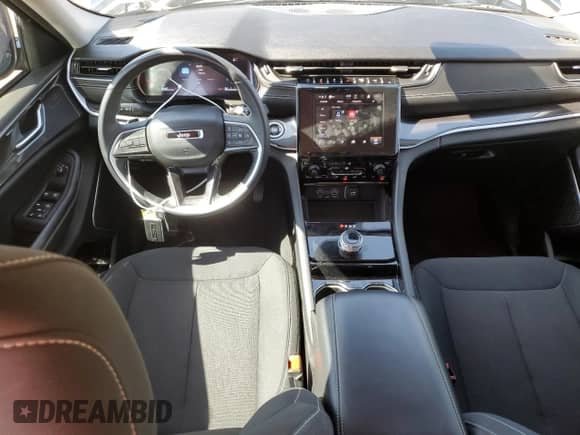 2022 Jeep Grand Cherokee Altitude with VIN 1C4RJKAG5N8611310, listed as a Copart auction lot 61604955 with 32,518 mi miles and Clean title. Bid and sale history available at DreamBid. Image 8.