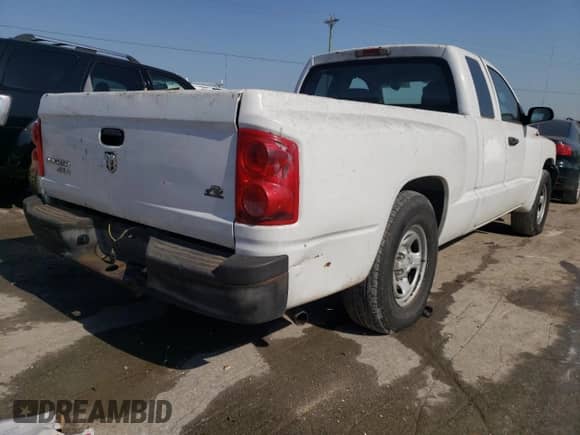 2007 Dodge Dakota z VIN 1D7HW22P07S176624, wystawiony jako Copart lot #68370994 z przebiegiem 284 863 mil mil oraz Szkoda całkowita • Salvage title. Historia ofert i sprzedaży dostępna na DreamBid. Obrazek 4.