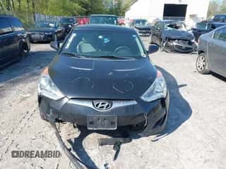 2013 Hyundai Veloster w/Black Int z VIN KMHTC6AD2DU150873, wystawiony jako IAAI lot #42234776 z przebiegiem 192 117 mil mil oraz . Historia ofert i sprzedaży dostępna na DreamBid. Obrazek 6.