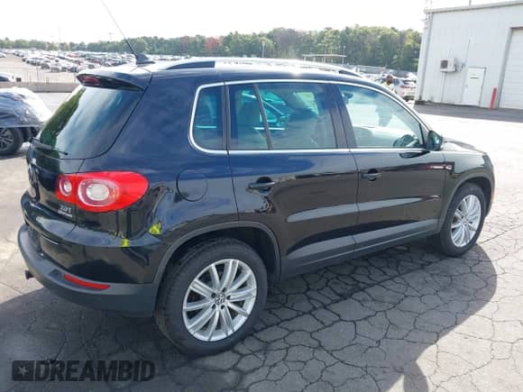 2011 Volkswagen Tiguan S с VIN WVGBV7AX6BW543296, выставлен на аукционе IAAI как лот 43320721 с пробегом 70 224 миль миль и . История ставок и продаж доступна на DreamBid. Изображение 4.