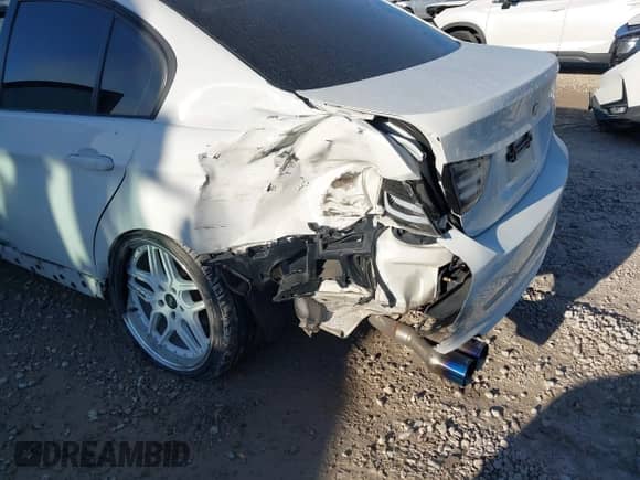 2011 BMW 3 Series 328i с VIN WBAPH7C53BE852076, выставлен на аукционе IAAI как лот 43382099 с пробегом 191 963 миль миль и . История ставок и продаж доступна на DreamBid. Изображение 6.