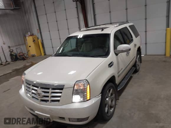 2008 Cadillac Escalade z VIN 1GYFK63868R206126, wystawiony jako IAAI lot #43484706 z przebiegiem 215 905 mil mil oraz . Historia ofert i sprzedaży dostępna na DreamBid. Obrazek 6.