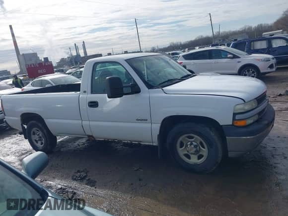 2002 Chevrolet Silverado 1500 z VIN 1GCEC14WX2Z146163, wystawiony jako IAAI lot #41520765 z przebiegiem 195 742 mil mil oraz . Historia ofert i sprzedaży dostępna na DreamBid. Obrazek 13.