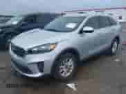 2019 Kia Sorento L z VIN 5XYPG4A30KG592930, wystawiony jako IAAI lot #42371726 z przebiegiem 61 178 mil mil oraz . Historia ofert i sprzedaży dostępna na DreamBid. Obrazek 18.