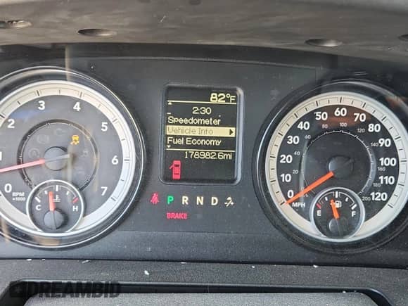 2014 Ram 1500 Express z VIN 1C6RR7FT1ES325895, wystawiony jako Copart lot #84895755 z przebiegiem 178 982 mil mil oraz Szkoda całkowita • Salvage title. Historia ofert i sprzedaży dostępna na DreamBid. Obrazek 9.