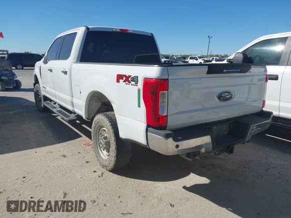 2018 Ford F-250 Platinum with VIN 1FT7W2BT7JEB09060, listed as a IAAI auction lot 43505578 with 283,434 mi miles and . Bid and sale history available at DreamBid. Image 3.