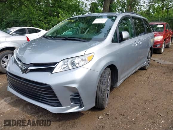 2019 Toyota Sienna LE with VIN 5TDJZ3DC1KS223793, listed as a IAAI auction lot 42386226 with 165,835 mi miles and . Bid and sale history available at DreamBid. Image 2.