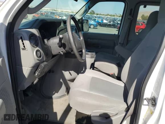 2013 Ford Econoline Cargo z VIN 1FDNE3BLXDDA60281, wystawiony jako Copart lot #63598215 z przebiegiem 128 780 mil mil oraz Szkoda całkowita • Salvage title. Historia ofert i sprzedaży dostępna na DreamBid. Obrazek 7.