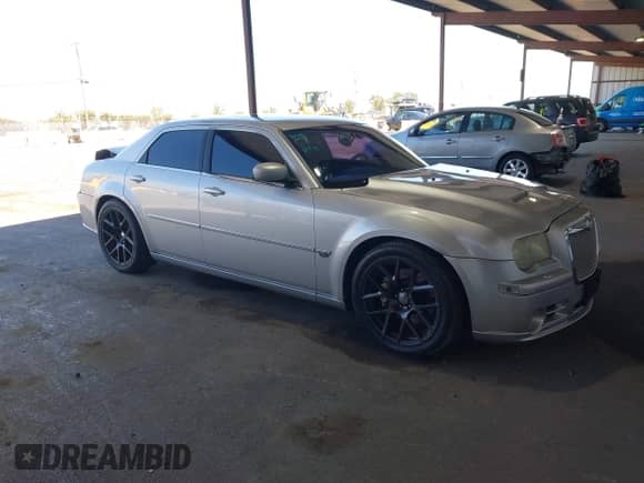 2006 Chrysler 300 C SRT-8 with VIN 2C3LA73W26H471000, listed as a IAAI auction lot 42884335 with 148,180 mi miles and . Bid and sale history available at DreamBid. Image 1.