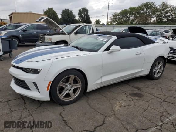 2017 Chevrolet Camaro 1LT z VIN 1G1FB3DX6H0135646, wystawiony jako Copart lot #82058905 z przebiegiem 76 480 mil mil oraz Szkoda całkowita • Salvage title. Historia ofert i sprzedaży dostępna na DreamBid. Obrazek 1.