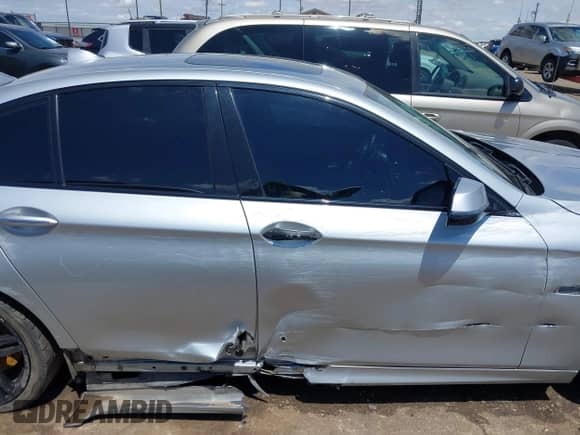 2015 BMW 5 Series 550i с VIN WBAKN9C50FD961251, выставлен на аукционе IAAI как лот 42469582 с пробегом 138 577 миль миль и . История ставок и продаж доступна на DreamBid. Изображение 14.