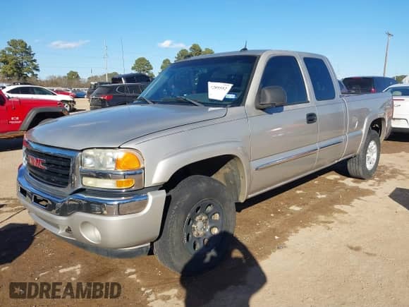 2005 GMC Sierra 1500 SLE z VIN 2GTEK19B051338259, wystawiony jako IAAI lot #41289552 z przebiegiem 208 575 mil mil oraz . Historia ofert i sprzedaży dostępna na DreamBid. Obrazek 2.