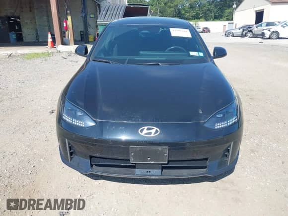 2023 Hyundai Ioniq 6 SE z VIN KMHM24AC7PA045528, wystawiony jako IAAI lot #42791381 z przebiegiem 30 065 mil mil oraz . Historia ofert i sprzedaży dostępna na DreamBid. Obrazek 13.