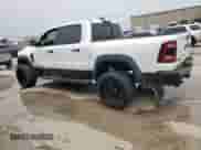 2024 Ram 1500 TRX z VIN 1C6SRFU98RN101711, wystawiony jako Copart lot #65978865 z przebiegiem 31 311 mil mil oraz Czysty tytuł • Clean title. Historia ofert i sprzedaży dostępna na DreamBid. Obrazek 2.