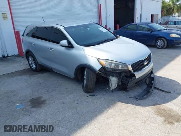 2016 Kia Sorento LX z VIN 5XYPG4A32GG061560, wystawiony jako IAAI lot #42550987 z przebiegiem 172 626 mil mil oraz . Historia ofert i sprzedaży dostępna na DreamBid. Obrazek 1.