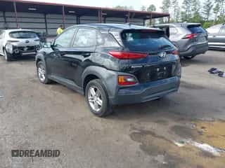 2021 Hyundai Kona SE z VIN KM8K12AAXMU626626, wystawiony jako IAAI lot #43365822 z przebiegiem 65 205 mil mil oraz . Historia ofert i sprzedaży dostępna na DreamBid. Obrazek 3.