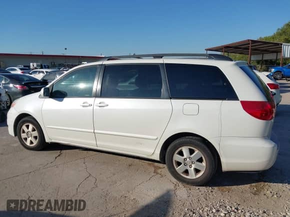 2009 Toyota Sienna XLE with VIN 5TDZK22CX9S232491, listed as a IAAI auction lot 43389674 with 298,733 mi miles and . Bid and sale history available at DreamBid. Image 14.