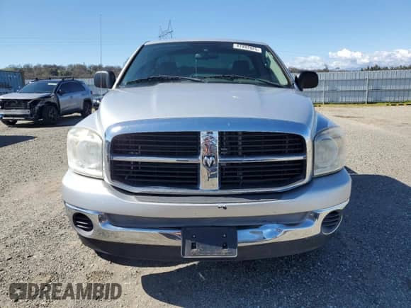 2007 Dodge 1500 SLT z VIN 1D7HA16247J555185, wystawiony jako Copart lot #47497925 z przebiegiem 92 778 mil mil oraz Szkoda całkowita • Salvage title. Historia ofert i sprzedaży dostępna na DreamBid. Obrazek 5.
