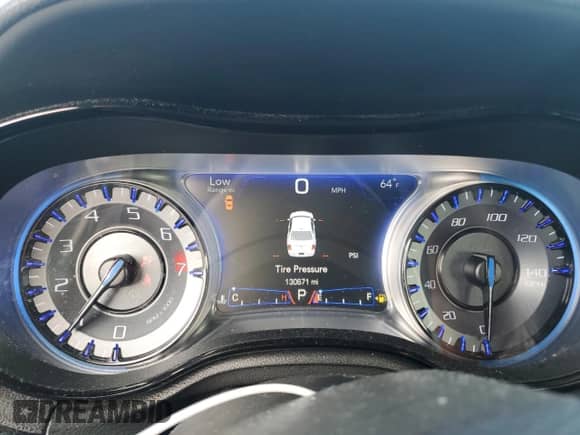 2017 Chrysler 300 S с VIN 2C3CCABG2HH547027, выставлен на аукционе Copart как лот 80060425 с пробегом 130 671 миль миль и Списание • Salvage title. История ставок и продаж доступна на DreamBid. Изображение 9.