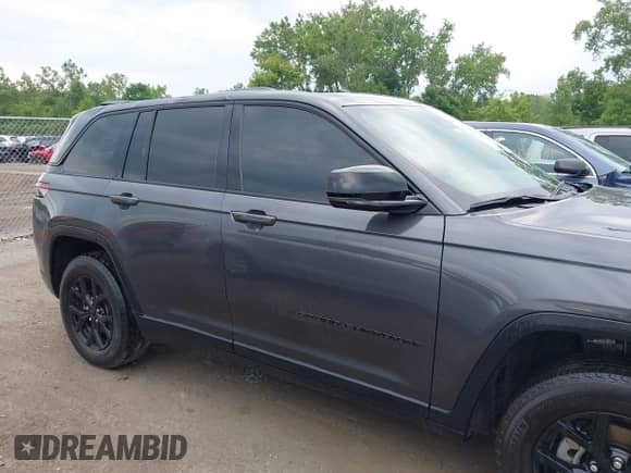 2024 Jeep Grand Cherokee Altitude with VIN 1C4RJHAG9R8576117, listed as a IAAI auction lot 42566833 with 12,387 mi miles and . Bid and sale history available at DreamBid. Image 13.