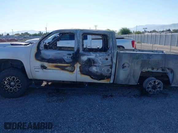 2011 Chevrolet Silverado 2500HD LTZ with VIN 1GC1KYE85BF205387, listed as a IAAI auction lot 42781017 with Not provided miles and . Bid and sale history available at DreamBid. Image 6.