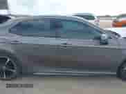 2020 Toyota Camry XSE z VIN 4T1K61AK8LU986917, wystawiony jako IAAI lot #43093102 z przebiegiem 50 424 mil mil oraz . Historia ofert i sprzedaży dostępna na DreamBid. Obrazek 13.