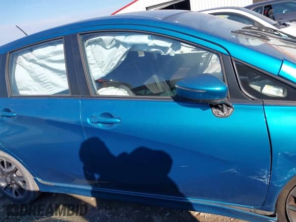 2015 Nissan Note S with VIN 3N1CE2CP3FL439193, listed as a IAAI auction lot 41353062 with 98,790 mi miles and . Bid and sale history available at DreamBid. Image 14.