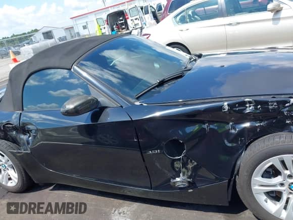 2006 BMW Z4 3.0i with VIN 4USBU33576LW66697, listed as a IAAI auction lot 43010231 with 98,503 mi miles and . Bid and sale history available at DreamBid. Image 13.