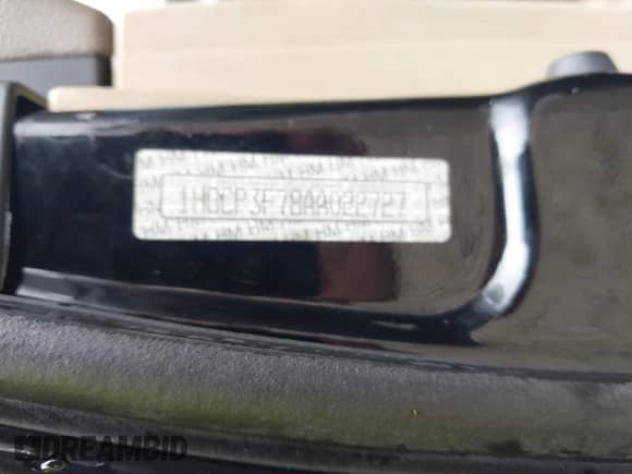 2010 Honda Accord EX z VIN 1HGCP3F78AA022727, wystawiony jako IAAI lot #43390486 z przebiegiem 207 178 mil mil oraz . Historia ofert i sprzedaży dostępna na DreamBid. Obrazek 9.