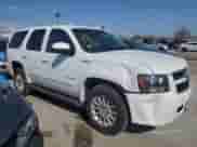 2013 Chevrolet Tahoe z VIN 1GNSKDEJ6DR131759, wystawiony jako Copart lot #52600315 z przebiegiem 246 515 mil mil oraz Czysty tytuł • Clean title. Historia ofert i sprzedaży dostępna na DreamBid. Obrazek 4.