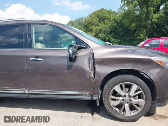 2015 Nissan Pathfinder SL с VIN 5N1AR2MMXFC612115, выставлен на аукционе IAAI как лот 42959820 с пробегом 121 624 миль миль и . История ставок и продаж доступна на DreamBid. Изображение 6.