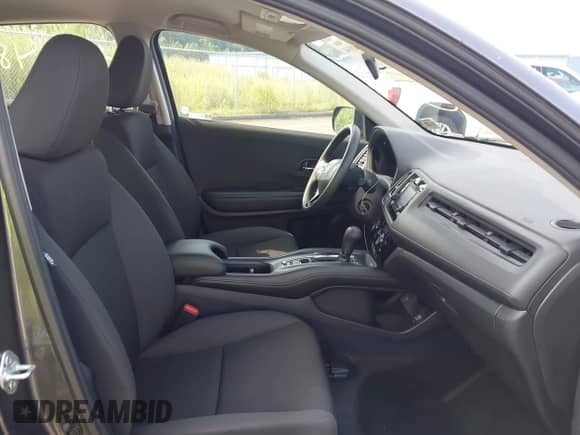 2022 Honda HR-V LX z VIN 3CZRU6H33NM761780, wystawiony jako IAAI lot #42834894 z przebiegiem 15 312 mil mil oraz . Historia ofert i sprzedaży dostępna na DreamBid. Obrazek 5.