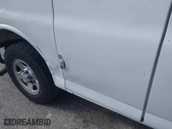 2007 Chevrolet Express Cargo z VIN 1GCFG15X171169210, wystawiony jako IAAI lot #42709131 z przebiegiem 146 746 mil mil oraz . Historia ofert i sprzedaży dostępna na DreamBid. Obrazek 19.