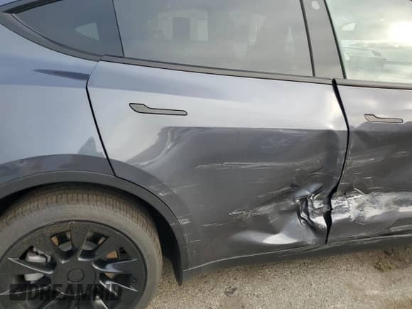 2023 Tesla Model Y Long Range с VIN 7SAYGDEE7PF883586, выставлен на аукционе Copart как лот 83939625 с пробегом 33 295 миль миль и Списание • Salvage title. История ставок и продаж доступна на DreamBid. Изображение 11.