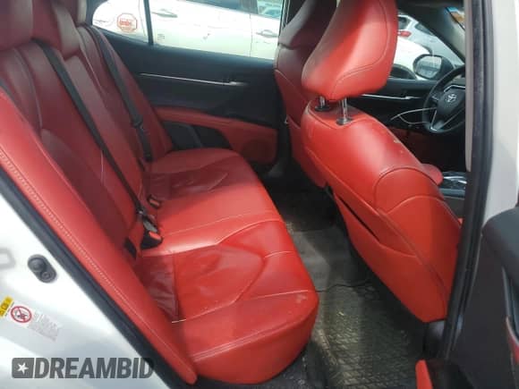 2018 Toyota Camry XSE z VIN 4T1B61HKXJU126522, wystawiony jako Copart lot #81498745 z przebiegiem 254 334 mil mil oraz Szkoda całkowita • Salvage title. Historia ofert i sprzedaży dostępna na DreamBid. Obrazek 10.