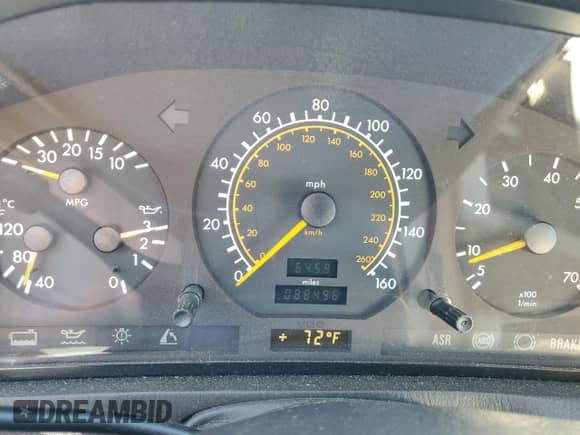 1992 Mercedes-Benz SL с VIN WDBFA66E5NF066012, выставлен на аукционе Copart как лот 75022384 с пробегом 88 496 миль миль и Чистый • Clean title. История ставок и продаж доступна на DreamBid. Изображение 9.