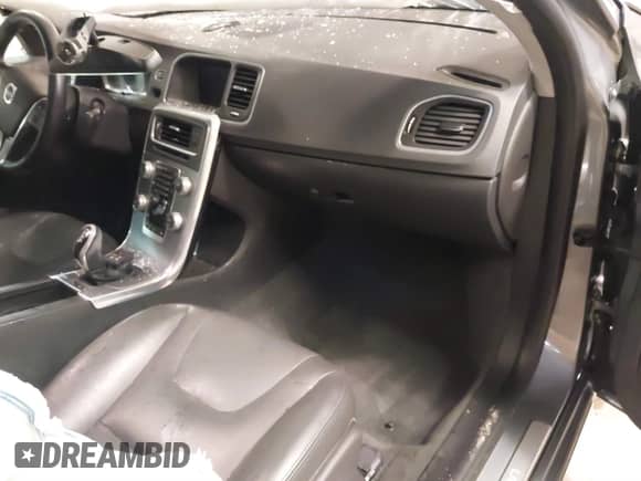 2017 Volvo S60 Inscription с VIN LYV402HK1HB129530, выставлен на аукционе IAAI как лот 41381620 с пробегом 53 031 миль миль и . История ставок и продаж доступна на DreamBid. Изображение 5.