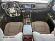2021 Toyota Tacoma SR5 с VIN 5TFAZ5CN7MX114542, выставлен на аукционе Copart как лот 62760905 с пробегом 81 849 миль миль и Списание • Salvage title. История ставок и продаж доступна на DreamBid. Изображение 8.