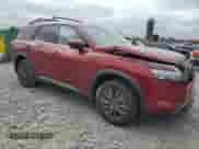 2023 Nissan Pathfinder SV z VIN 5N1DR3BA9PC231305, wystawiony jako Copart lot #85828004 z przebiegiem 49 228 mil mil oraz Szkoda całkowita • Salvage title. Historia ofert i sprzedaży dostępna na DreamBid. Obrazek 4.