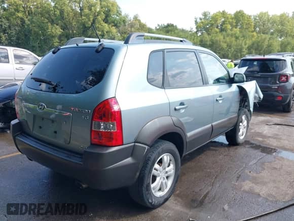 2007 Hyundai Tucson SE z VIN KM8JN72D87U574309, wystawiony jako IAAI lot #40311967 z przebiegiem 165 797 mil mil oraz . Historia ofert i sprzedaży dostępna na DreamBid. Obrazek 4.