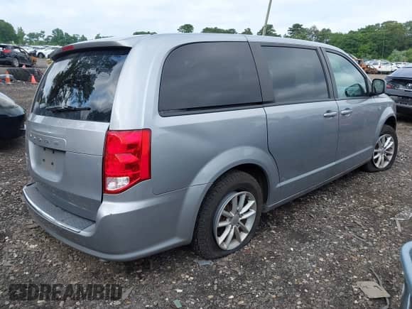 2019 Dodge Grand Caravan SE z VIN 2C4RDGBG5KR805516, wystawiony jako IAAI lot #42680617 z przebiegiem 45 585 mil mil oraz . Historia ofert i sprzedaży dostępna na DreamBid. Obrazek 4.