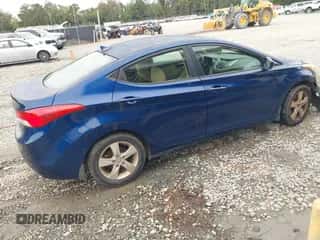 2013 Hyundai Elantra GLS z VIN KMHDH4AE2DU556929, wystawiony jako IAAI lot #43417635 z przebiegiem 209 986 mil mil oraz . Historia ofert i sprzedaży dostępna na DreamBid. Obrazek 4.