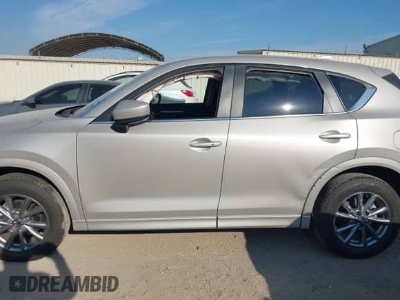 2025 Mazda CX-5 S Preferred z VIN JM3KFBCL1S0639717, wystawiony jako IAAI lot #43416760 z przebiegiem 10 149 mil mil oraz . Historia ofert i sprzedaży dostępna na DreamBid. Obrazek 14.