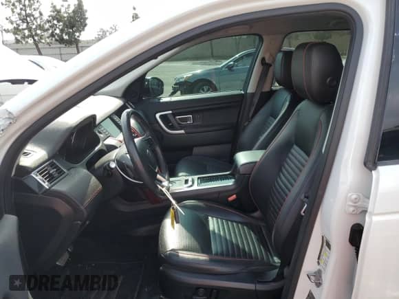 2018 Land Rover Discovery z VIN SALCT2RX4JH777518, wystawiony jako Copart lot #49228773 z przebiegiem 29 130 mil mil oraz . Historia ofert i sprzedaży dostępna na DreamBid. Obrazek 7.